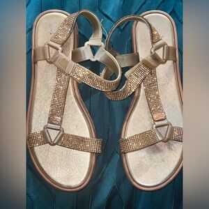 Size 10 Juicy Couture rose gold sandals!